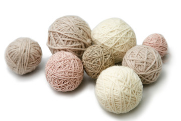 Obraz premium Small balls of yarn of different colors on a white background. Isolated.