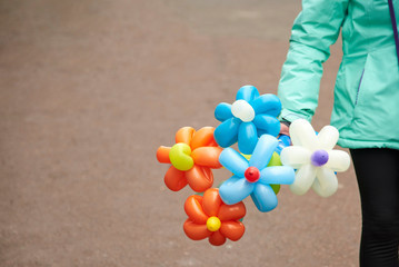 Balloons in the form of a flower in the hands of a girl.