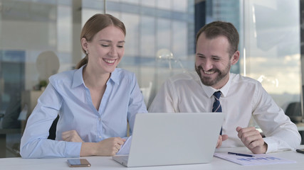 Fototapeta premium The Happy Business people Working on Laptop