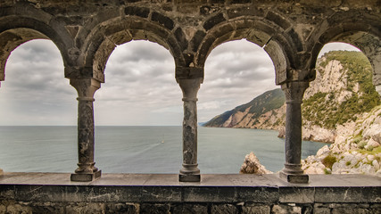 Fototapeta premium Vue sur le golf de Porto Venere, parc national des Cinque Terre, Ligurie.