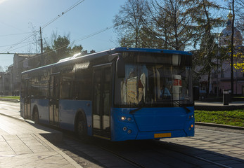 Fototapeta na wymiar Blue regular bus on Novokuznetskaya street in Moscow.