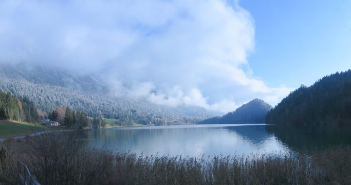 Der Hintersteiner See mit Wolkenwand