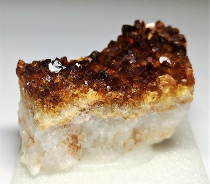 Citrin Goldtopas, Madeiratopas, Madeiracitrin, Apricosin, Apricotin, Kojotenstein, Zitrin