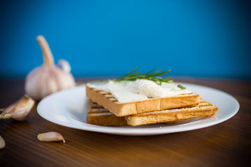 fried toast bread with garlic curd filling on a table