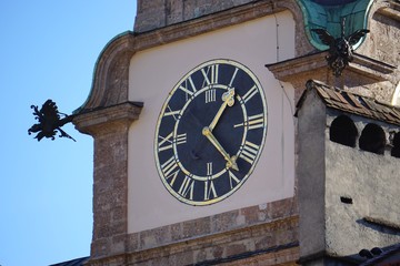 Schöne Turmuhr in Innsbruck