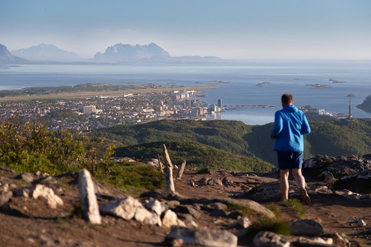 The trail up to the summit Keiservarden outside Bod&oslash; is used both for walks and workouts.