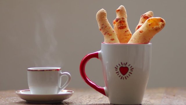 Caf&eacute; com p&atilde;o de queijo da Serra da Canastra, Minas Gerais, Brasil