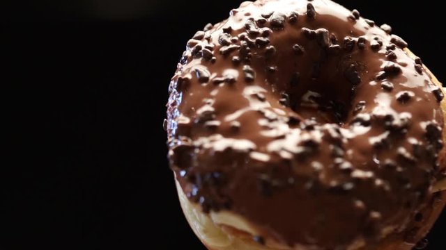 donut de chocolate amargo e branco