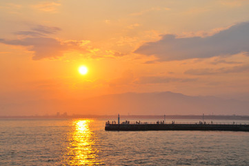 江ノ島・片瀬川河口から見た夕景