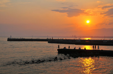 Fototapeta premium 江ノ島・片瀬川河口から見た夕景