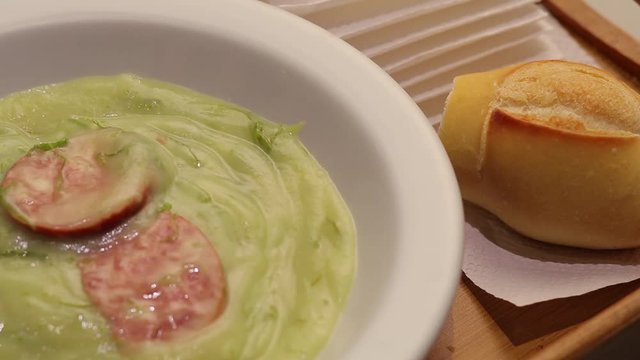 sopa cremosa de espinafre e cebolas