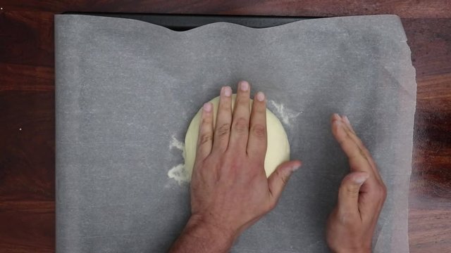 preparare l'impasto per il pane da mettere al forno