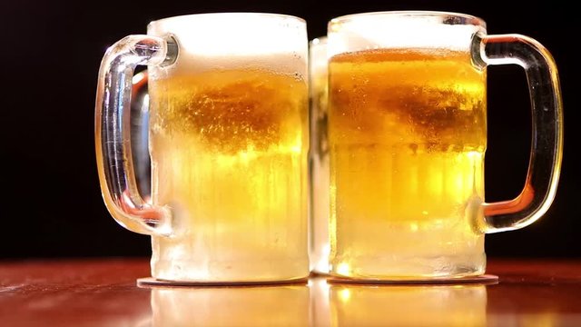 canecos de cerveja gelada