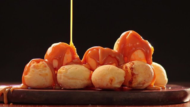 p&atilde;o de queijo com doce de leite