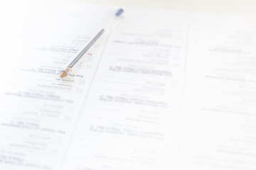 Obraz premium Voting in the Duma elections, president, laws.The pen rests on the ballot paper