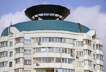 Obraz premium Modern residential apartment building tower in the city