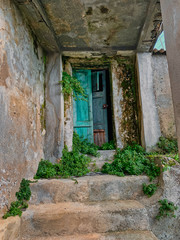 Fototapeta na wymiar Walk in the ancient abandoned village of Pietrapennata.