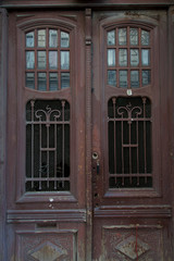 Fototapeta na wymiar door of an old house