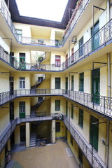 Wnętrze kamienicy w Budapeszcie © moniadk