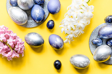 Easter is coming. Small preparations. We paint eggs with the whole family.