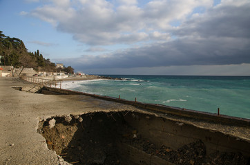 Failure of the embankment on the Black Sea