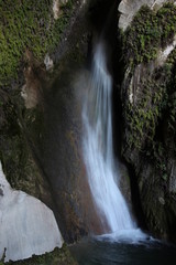 Naklejka na ściany i meble Cascada de la cueva del agua en Tíscar (II)