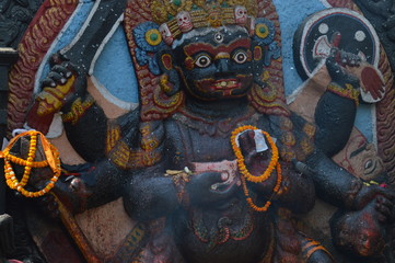 Nepal Gottheit Vishnu Blumenkranz