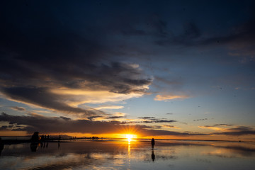 ウユニ塩湖の夕日