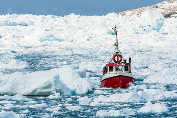 Greenland fishing boat surrounded by icebergs © Mikael