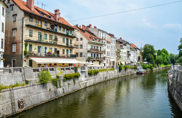 Naklejka na ściany i meble View on Ljubljanica river with old buildings in the historical center of Ljubljana. Ljubljana is the capital of Slovenia and famous european tourist destination.