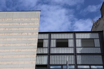Fototapeta premium Maison du livre, de l'image et du son - Bibliothèque et médiathèque de Villeurbanne - ville de Villeurbanne - Département du Rhône - France - Vue extérieure