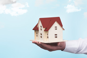 Agent holding house model 
