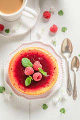 Sweet and golden raspberry cheesecake made with fresh berries