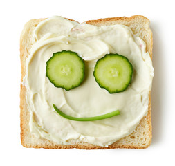 toasted bread with cream cheese and cucumber