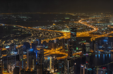 Fototapeta premium DUBAI, ZJEDNOCZONE EMIRATY ARABSKIE - MAJ 2019: wieżowiec Burj Khalifa w Dubaju, Zjednoczone Emiraty Arabskie. Jest to najwyższa sztuczna konstrukcja na świecie, mierząca 829,8 m, 2722 ft