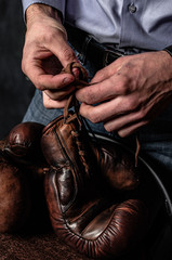 a man untangles Boxing gloves