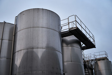 The image of the tank for wine materials.