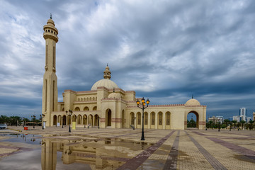 Fototapeta na wymiar Beautiful view of Al Fateh Grand Mosque, Manama, Kingdom of Bahrain 