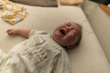 夜泣きをする赤ちゃん