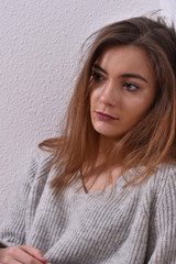 Femme qui à peur du virus
