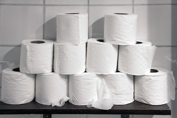 Toilettenpapier auf Vorrat aus Hamsterkauf