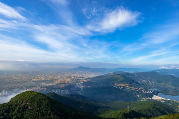 Naklejka premium The mountain overlooks the rich town