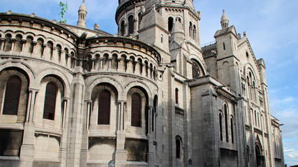 Fototapeta na wymiar sacre-coeur basilica in paris (france)