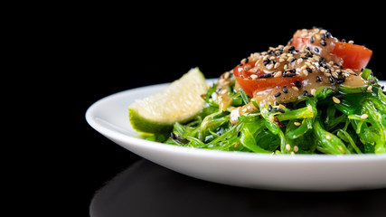 Chuka salad with tomato and lime