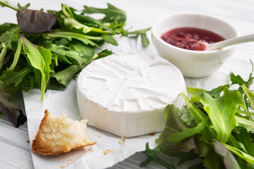 brie cheese with cranberry