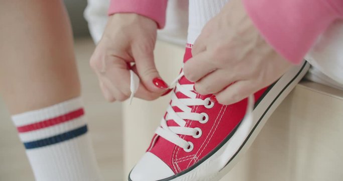woman skateboarder tying shoelace