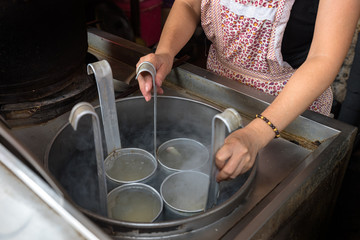 The cooking process of Chinese traditional snacks, noodles served with soy sauce and pansit