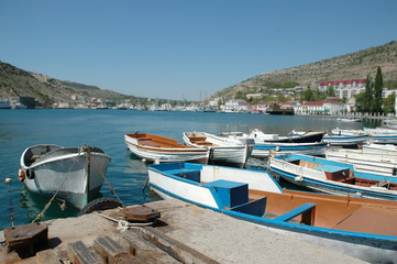 Fototapeta na wymiar Boats are tied up in the port.