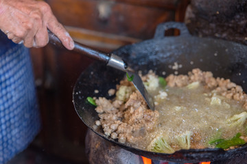Chinese traditional snacks, litchi meat production process
