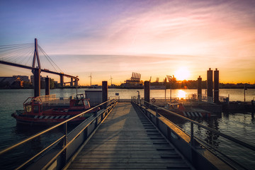 Hamburger Hafen Sonnenuntergang / Harbour Sun / Brücke / Dramatic Sky 